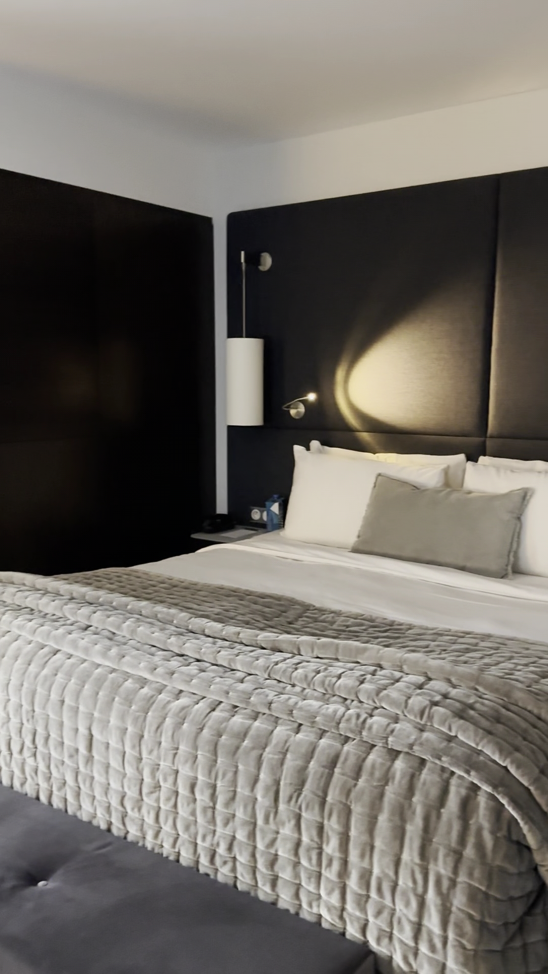 Renaissance Paris Arc de Triomphe